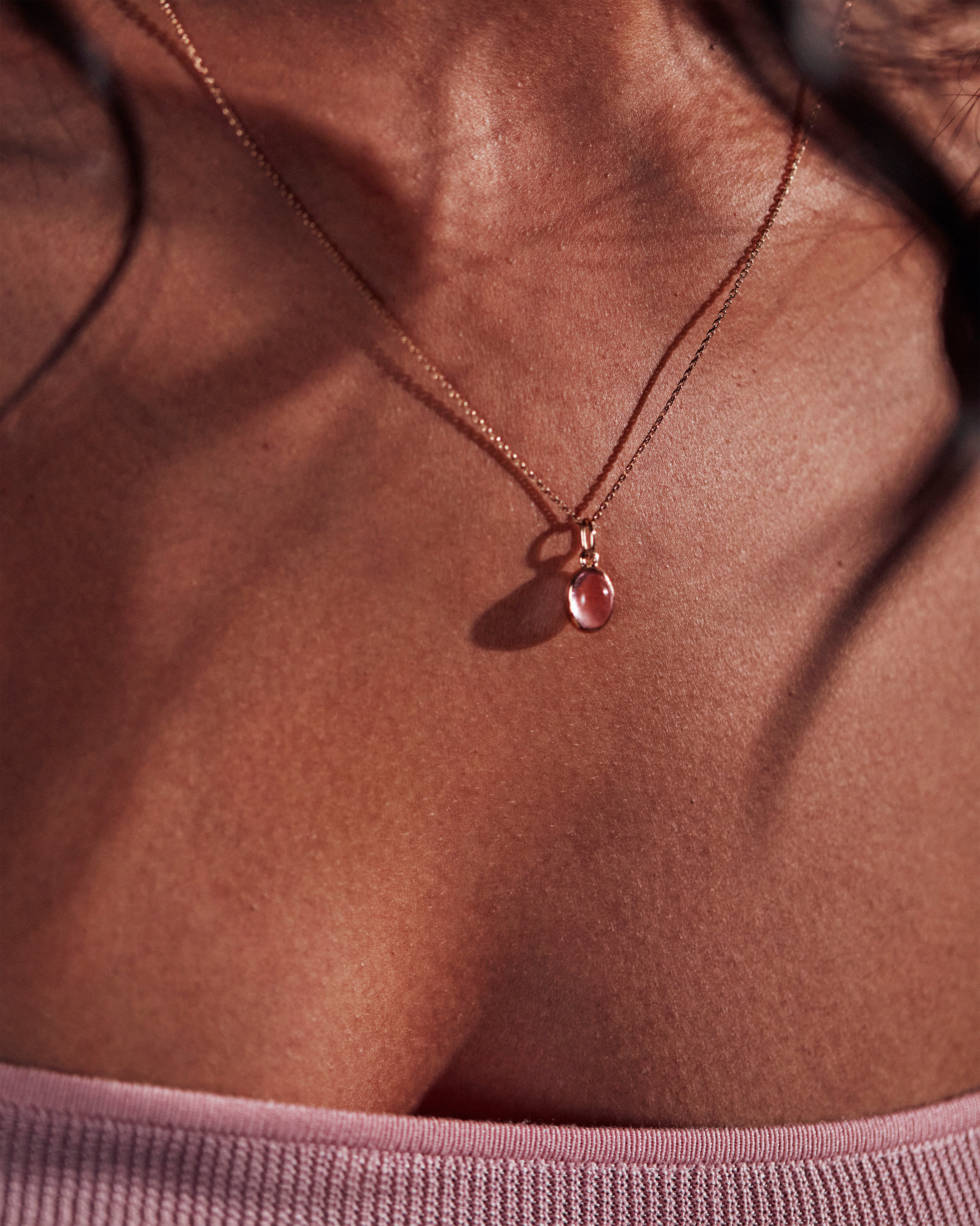 Collier Andrée porté tourmaline rose